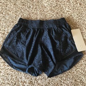 Lululemon Hotty Hot Short II